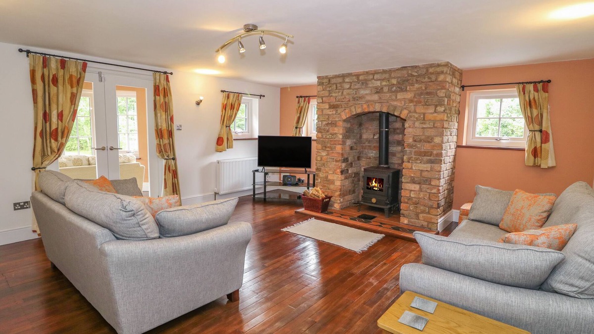 Hendrerwydd Cottage | BAWBEE COTTAGE, family friendly, country holiday cottage in Bodfari