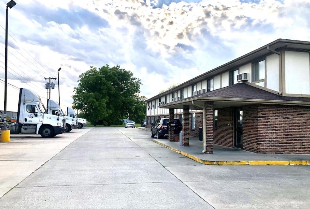 Baxter Springs Hotel | Baxter Inn 4 Less