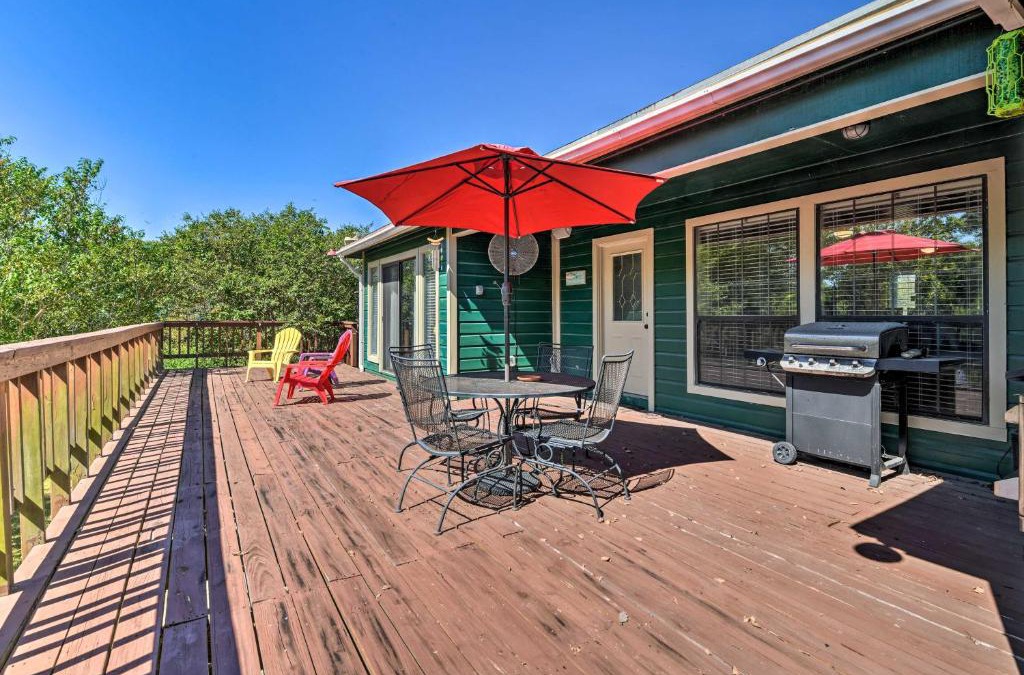 Long Mott House | Bay Access and Dock Riverfront Tivoli Escape