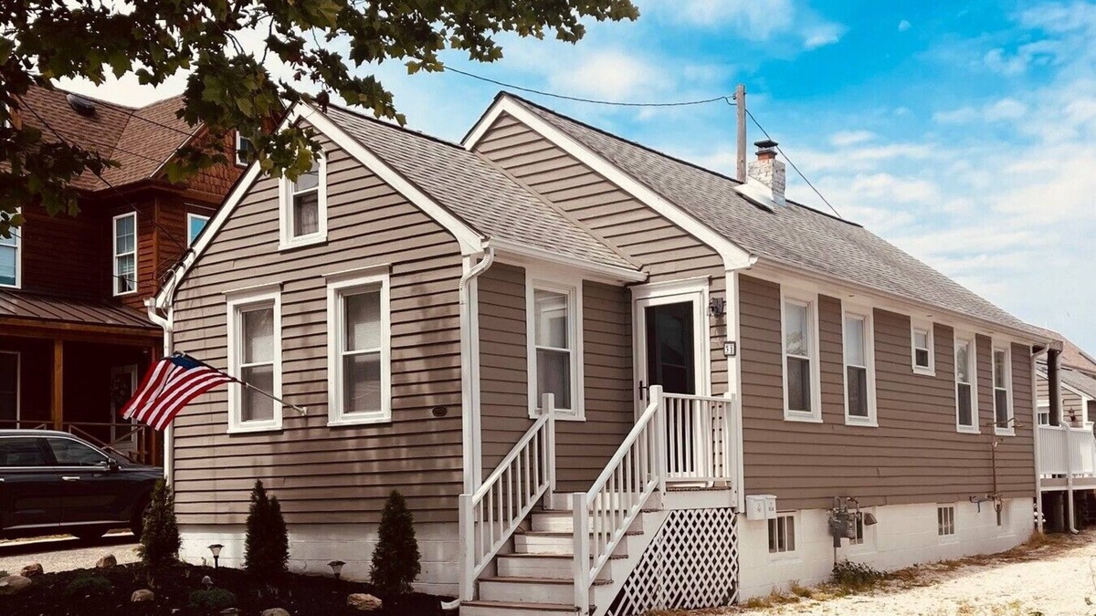 Somers Point House | BAY AND BEACHnRelax in this well appointed beach cottage in historic Old Town
