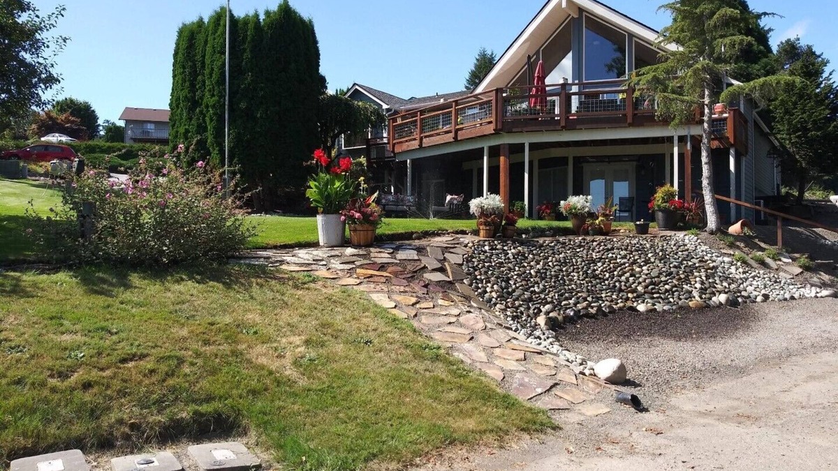 Poulsbo House | Bay and Mountain view Getaway
