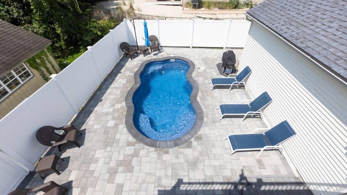 Town Bank House | Bay Block with in-ground heated Salt Water Pool opening 5/1/24!