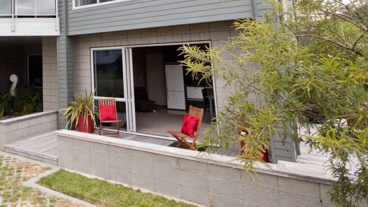 Cooks Beach Apartment | Bay Breeze Accommodation