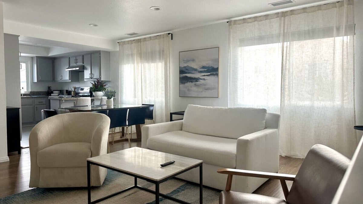 Lawndale House | Bay Breeze Hideaway Near Manhattan and Redondo Beach