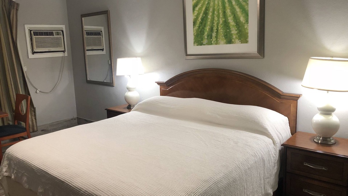 Bradenton Hotel | Bay Breeze Inn Bradenton Downtown