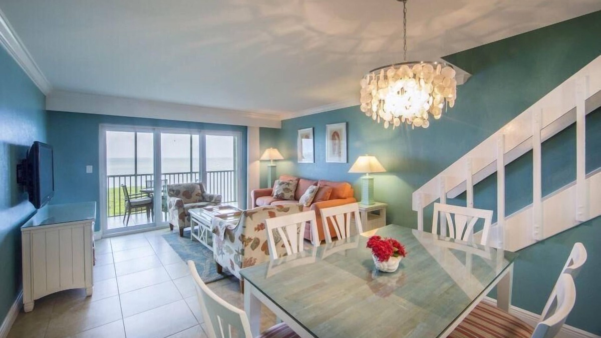 Captiva Resort | Bay Breezes, Close to Beach, Pools & Water Views from Large Screened Balcony