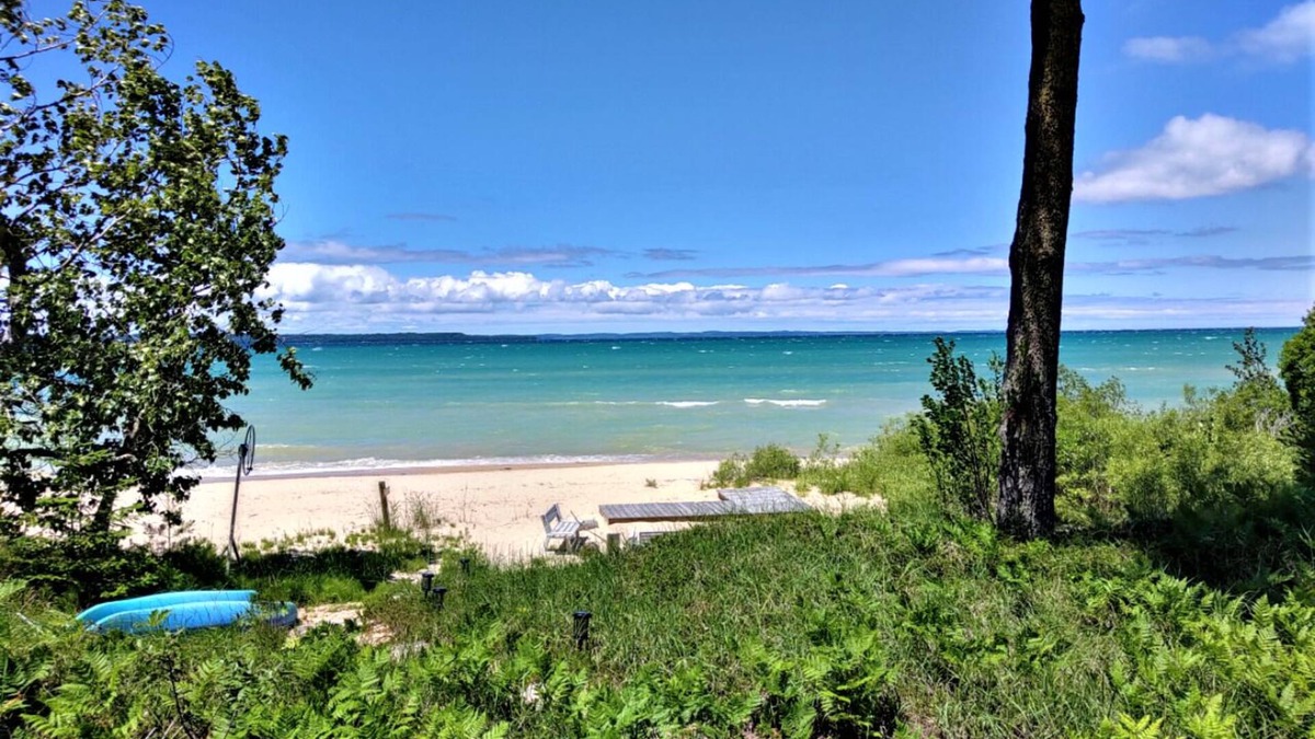 Kewadin House | BAY BREEZES ON LAKE MICHIGAN-GRAND TRAVERSE BAY