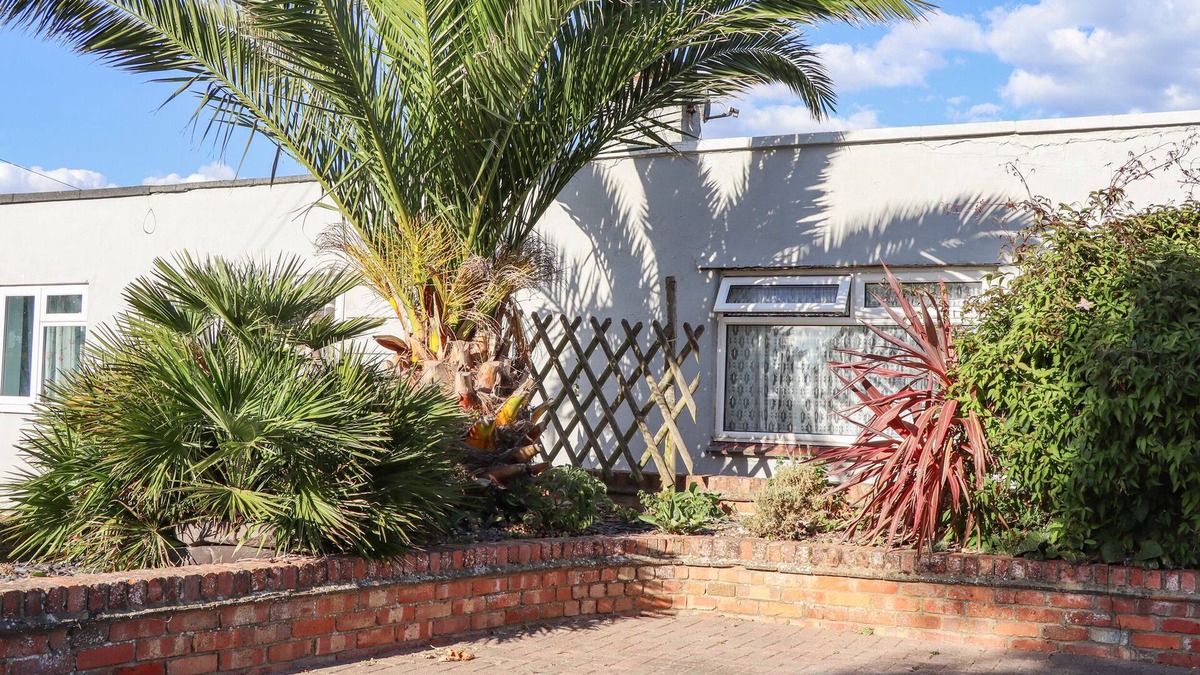 Pevensey Cottage | BAY COSY, pet friendly, character holiday cottage in Pevensey Bay