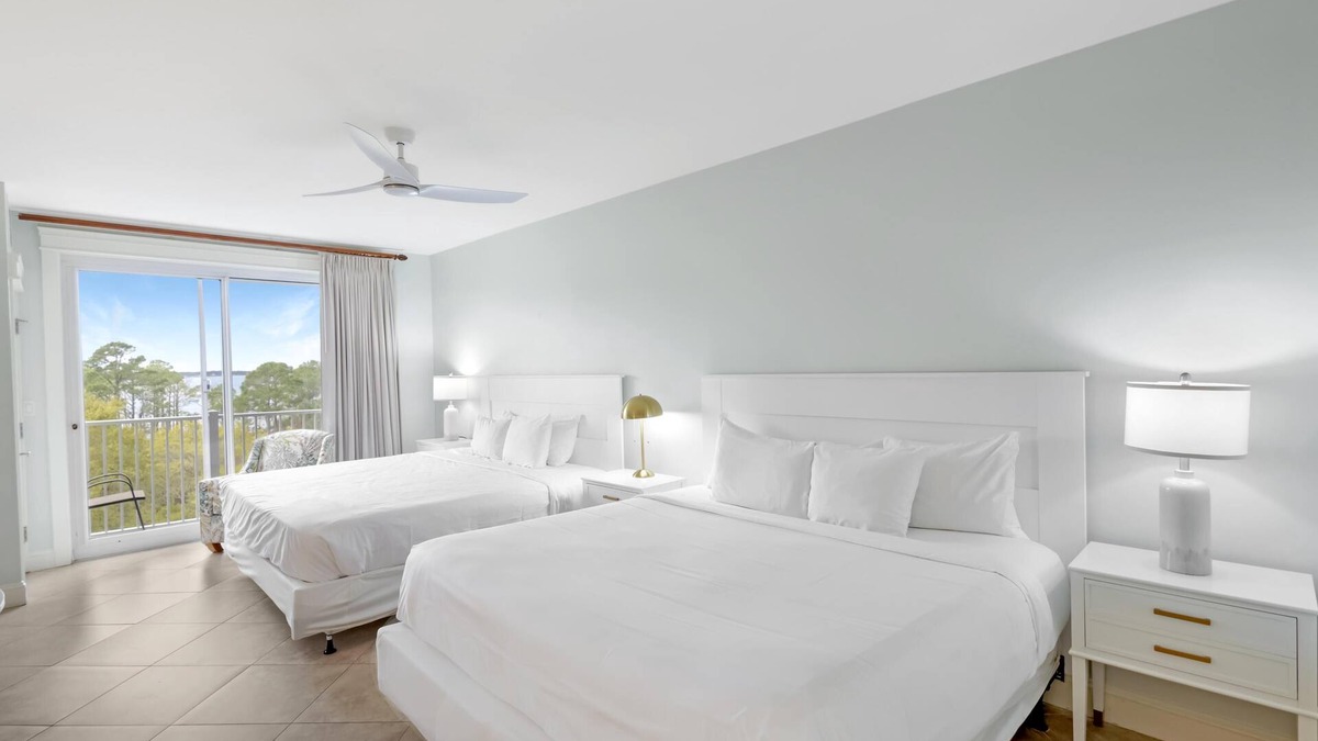Villa Lago Condo | Bay-Facing Studio Gem with Private Balcony and King Bed - Accommodates up to 4 Guests for a Spectacular Stay at Sandestin Golf and Beach Resort!