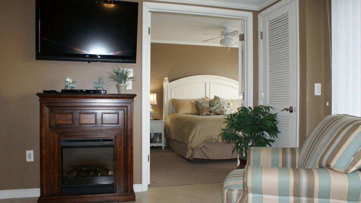 Midtown Ocean City Condo | Bay Front Condo w/Pool One Block from the Beach!