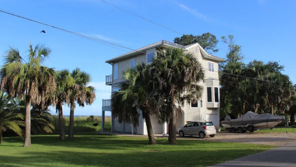 Historic Downtown Apalachicola House | Bay Front Home, Historic South Side with Elevator, Sleeps 6, Close to Downtown