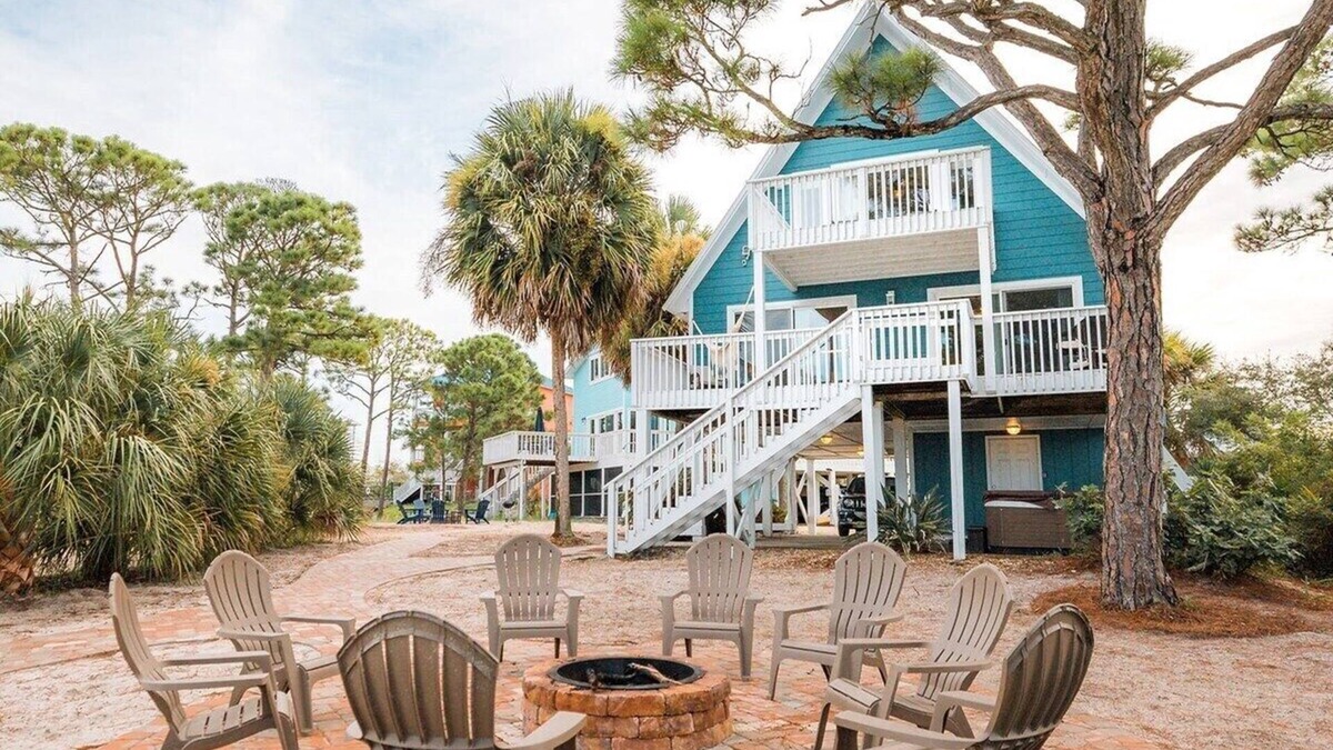 Cape San Blas Cabin | Bay Front w Dock! Hot tub, Beach across the street, Pet friendly