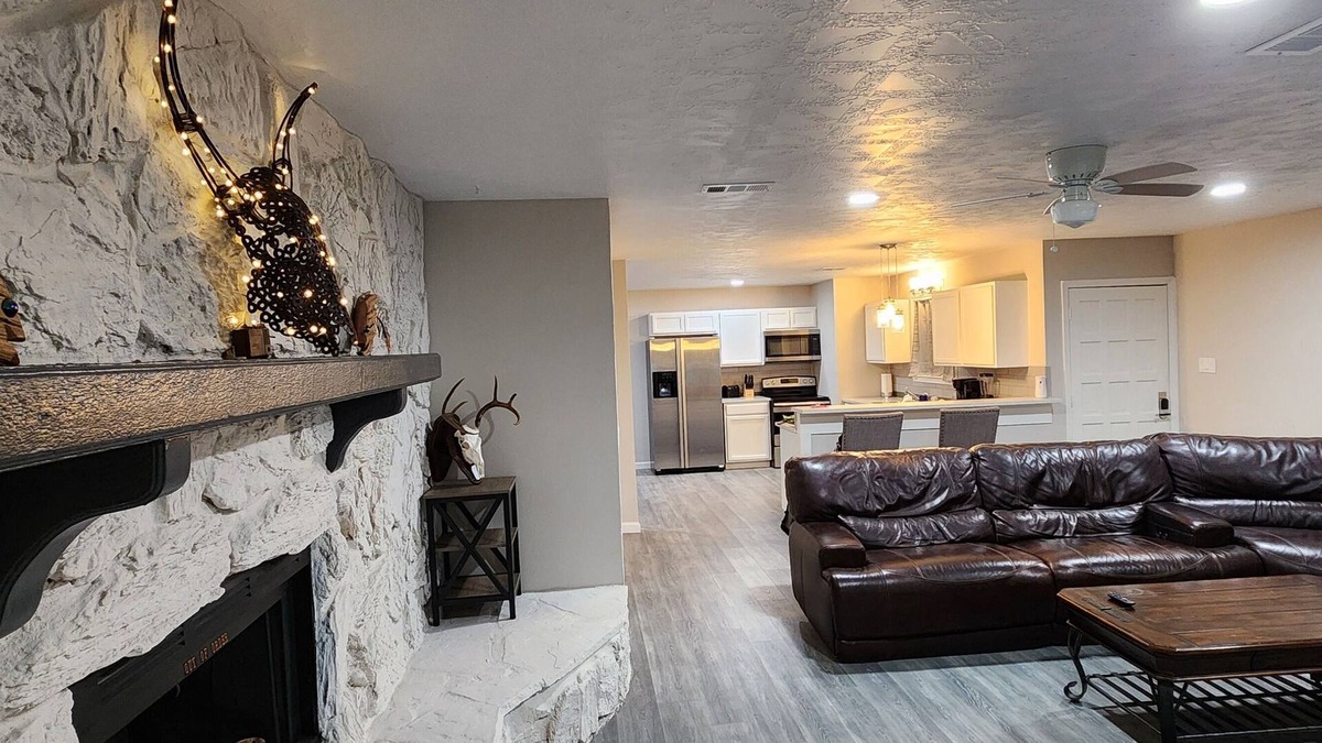 Orange House | Bay House 4 bedroom 3 full bathnn