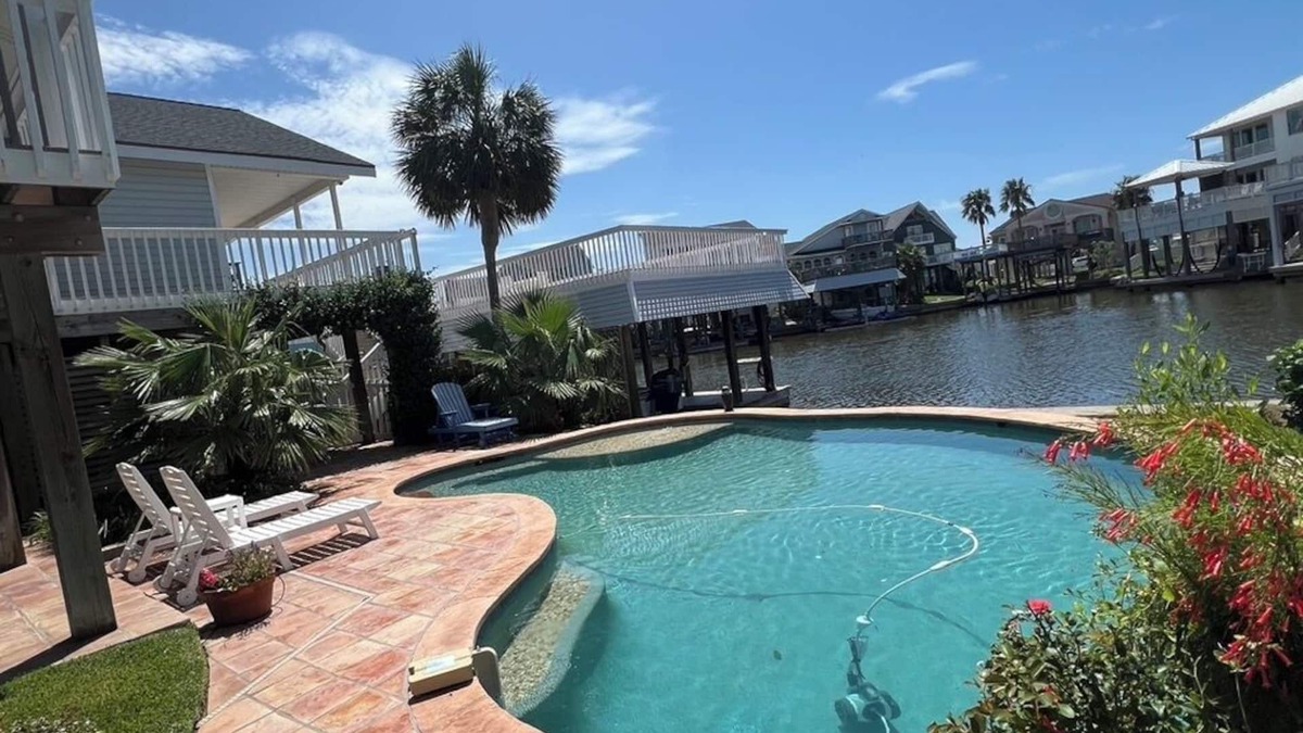 Isla Del Sol House | Bay House with Private Pool, Fishing, Kayaking & Sun Fun. Quiet neighborhood.