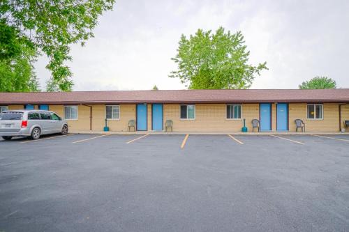 Bay City Hotel | Bay Motel By OYO Bay City