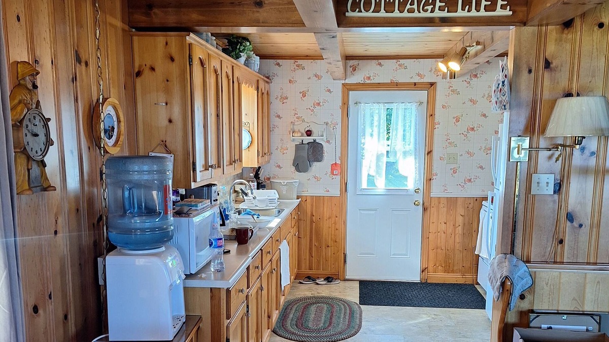 Black Rock Cottage | Bay of FundynCottage LifenCanada Creek nHarbourville Nova Scotia