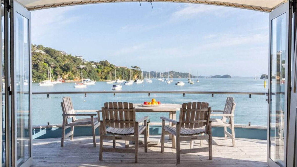 Opua Apartment | Bay of Islands Boathouse Apartment-The Bridge