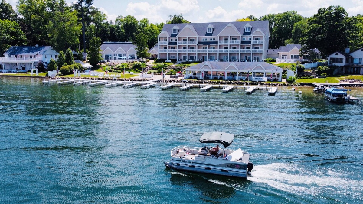 Shelbyville Hotel | Bay Pointe Inn