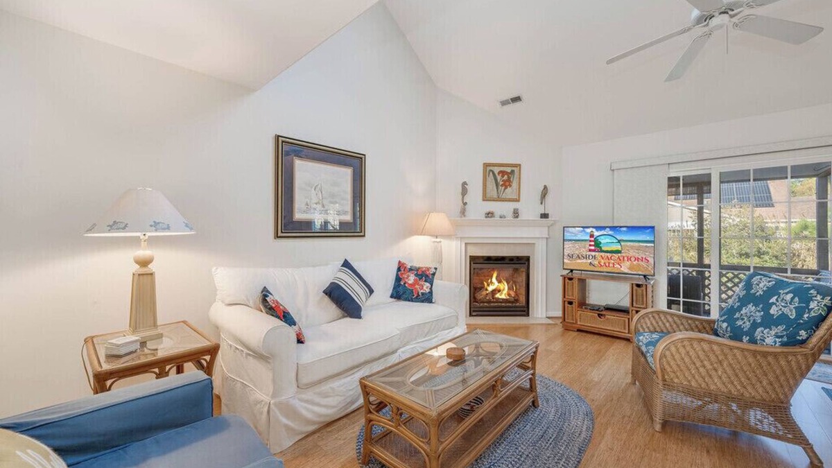 Chincoteague House | Bay Pony on Chincoteague - Pool and 5 min. to Beach!