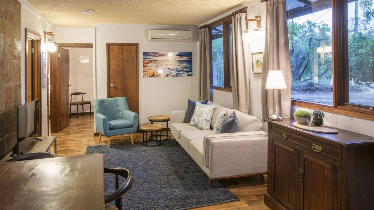Quindalup House | Bay Shack is PET FRIENDLY, across from beach.