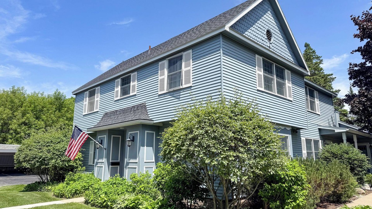 Harbor Springs House | Bay Springs #7 - Charming Harbor Springs Townhouse - Walk to downtown