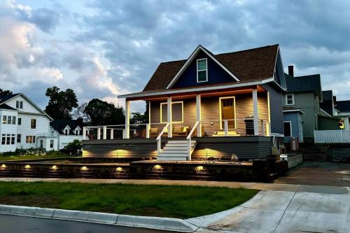 Escanaba House | Bay Street Blue Ludington Park