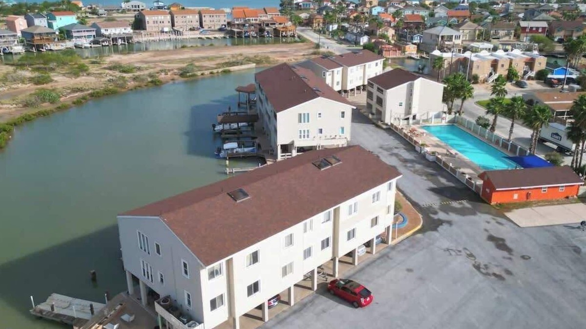 Port Isabel Apartment | * Bay Sunset Views * Waterfront Pool * Boat Slip