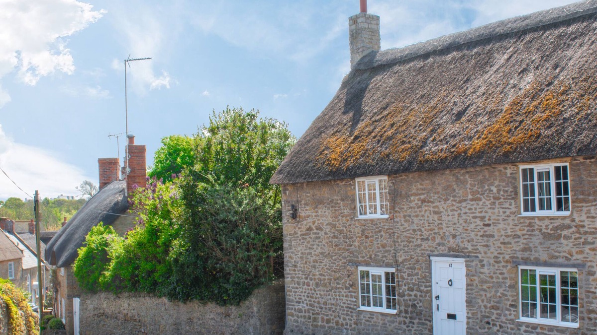 Burton Bradstock Cottage | Bay Tree Cottage - Three Bedroom Cottage, Sleeps 5