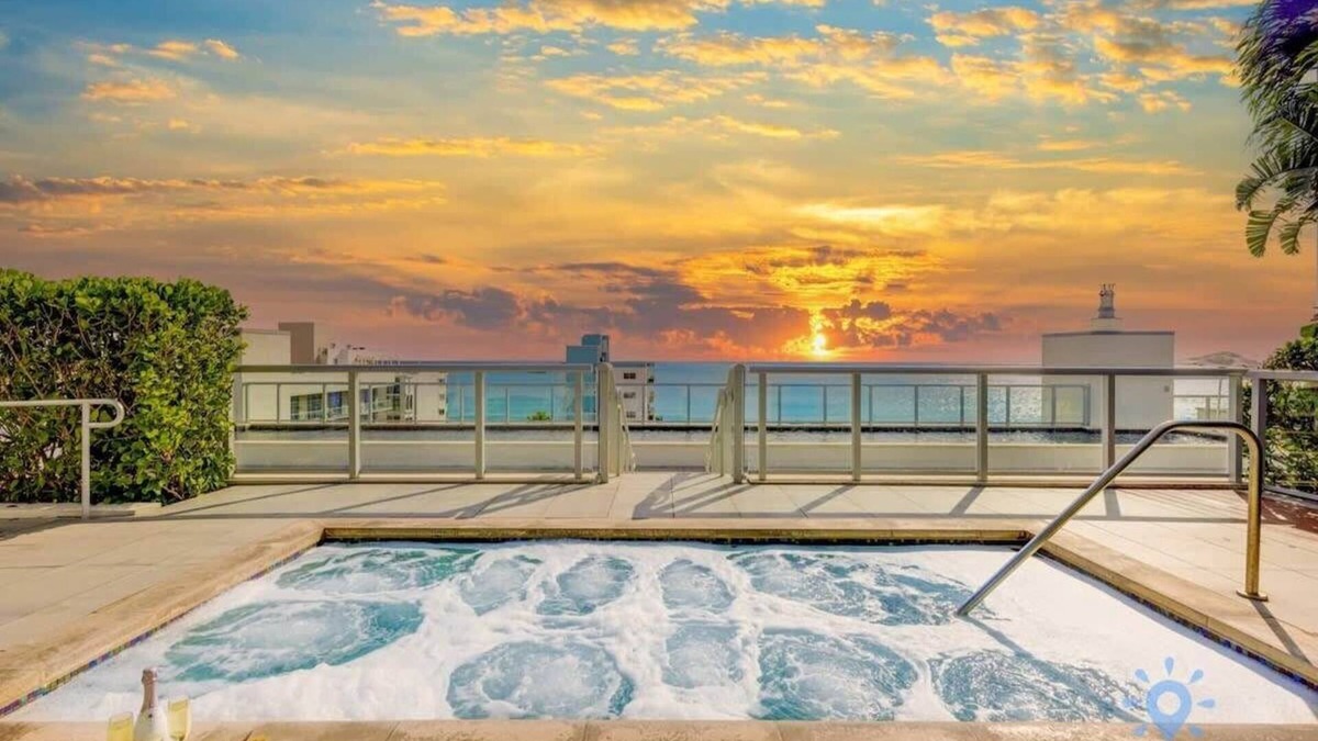 Hollywood Apartment | Bay View Balcony+ Rooftop Pool+ Near Beach
