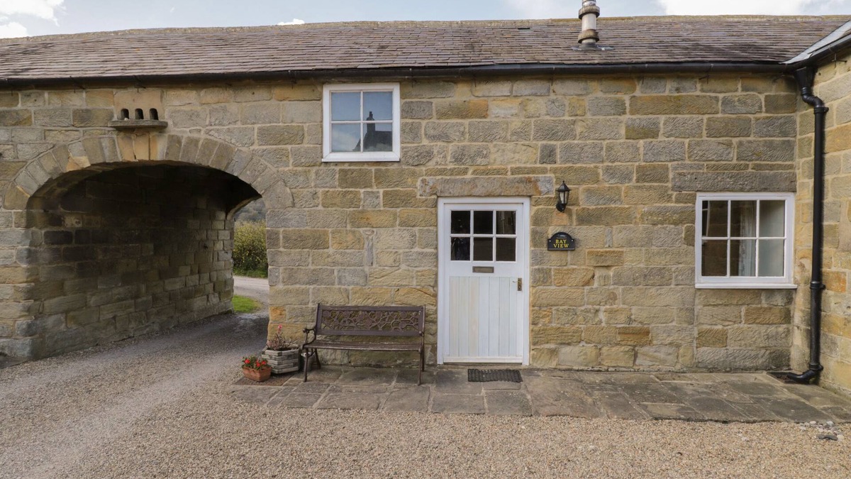 Briggswath Cottage | BAY VIEW COTTAGE, pet friendly, with a garden in Fylingthorpe