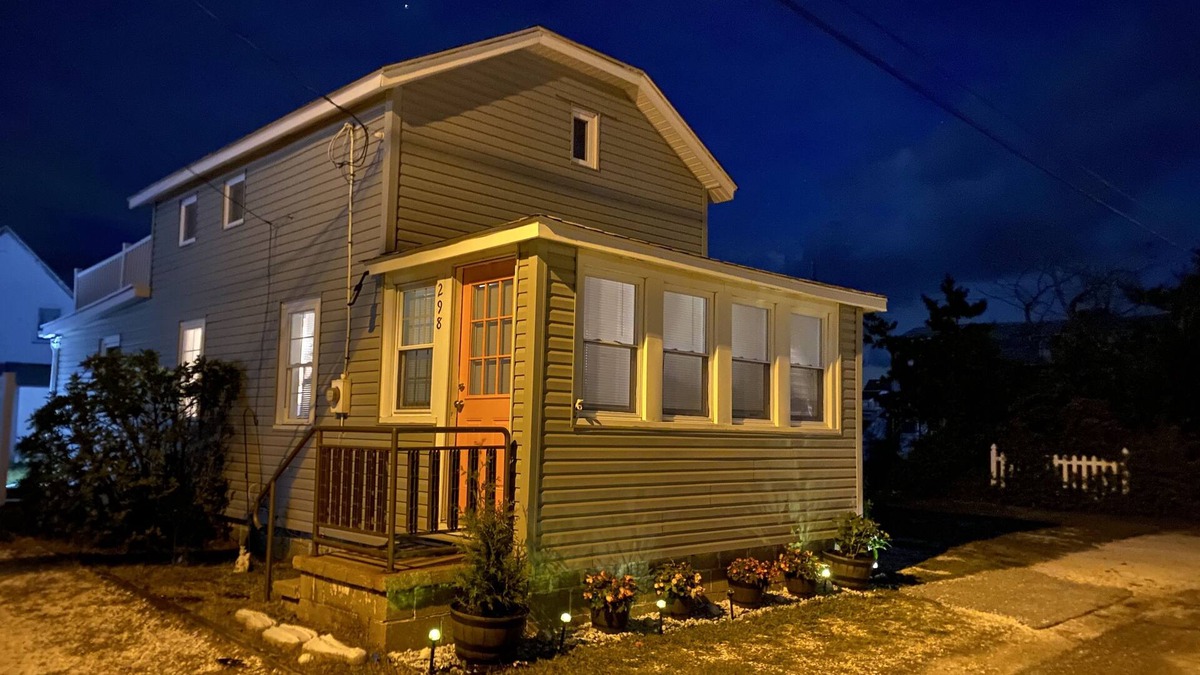Fortescue Cottage | Bay View Cottage with views of the Delaware Bay.