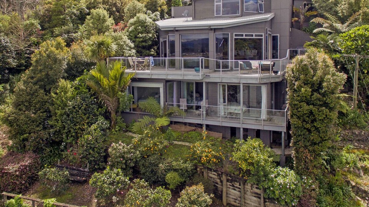 Whitianga Cottage | Bay View Escape - Whitianga Holiday Home