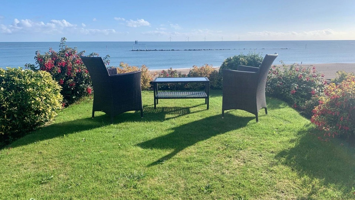 Woodhorn House | 'Bay View' Absolute Seafront 3 Bedroom House with Breath-taking Sea Views.