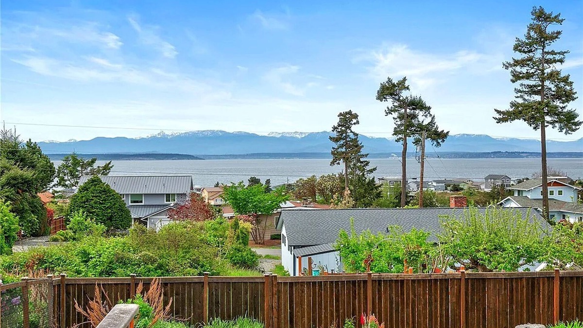 Coupeville House | Bay View Gem with Fast WiFi, Deck, Enclosed Yard, & Dogs OK