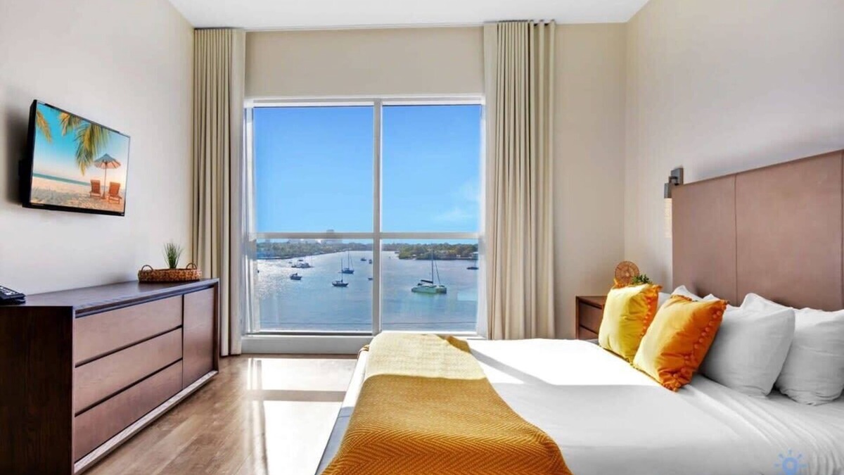 Hollywood Lakes Apartment | Bay View | Rooftop Pool + Gym | Hollywood Beach