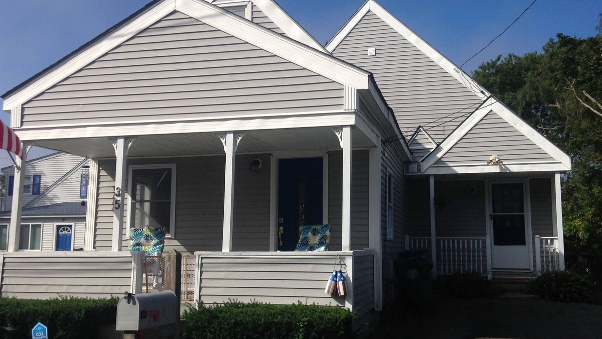 Warwick House | Bay Views, 4th house from the Beach and Wonderful Sea Breezes!