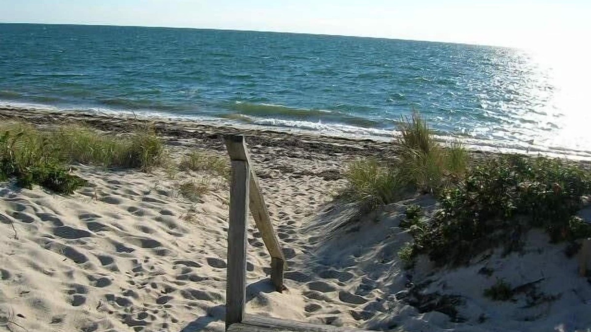 North Truro Apartment | BAY VIEWS, BEACH ACROSS STREET, GREAT DEAL!