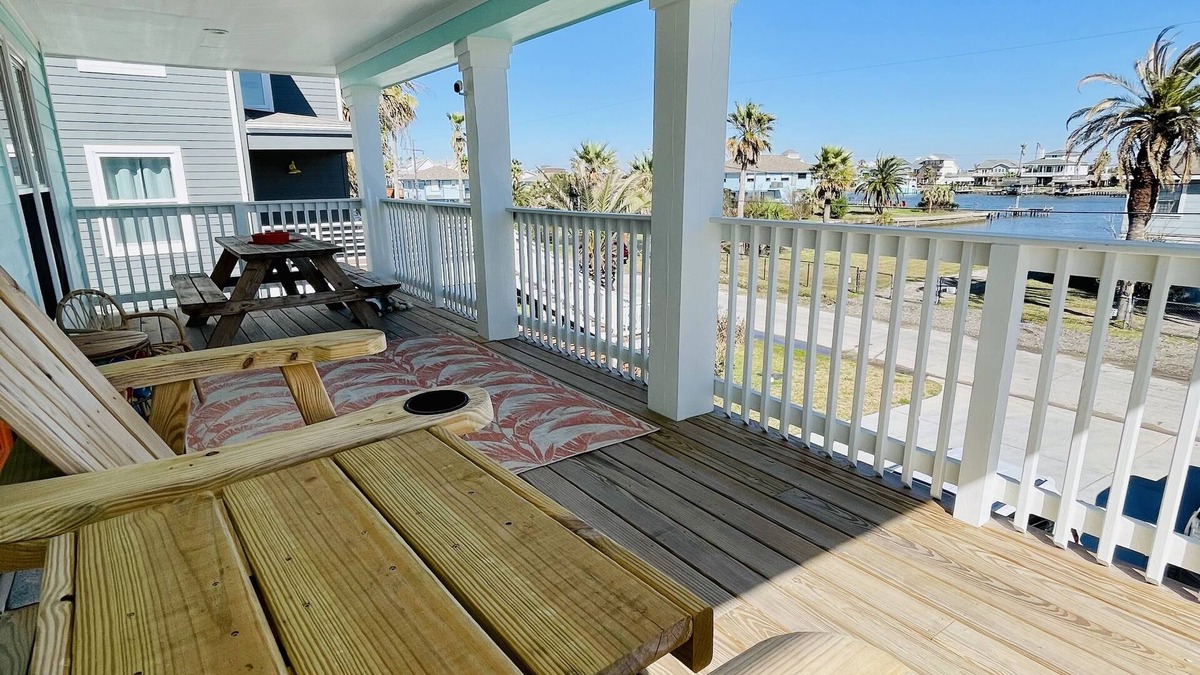 Crash Boat Basin Cottage | Bay views Cottage w/private suite, 4 min from beach and Moody Gardens
