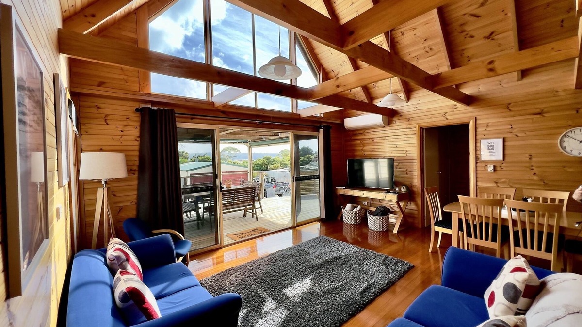 Stieglitz House | Bay views Escape: A Relaxing Home for You and Your Family with outdoor BBQ