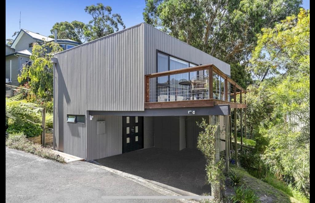 Lorne House | Bay Views Lorne