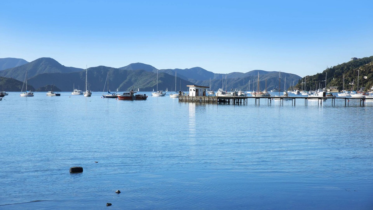 Waikawa Bay Hotel | Bay Vista Waterfront Motel Picton