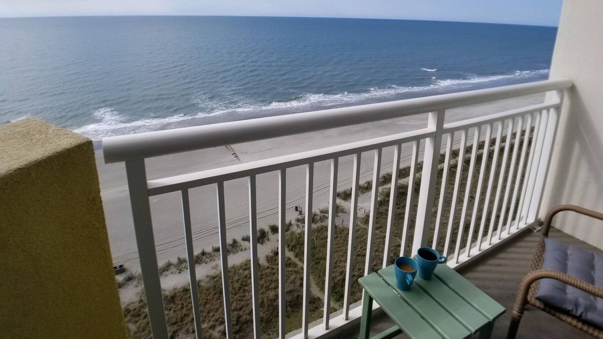 Ash Resort | BAY WATCH RESORT N. Myrtle OCEANFRONT BALCONY 1 Bdrm sleeps 6. Reno 2021