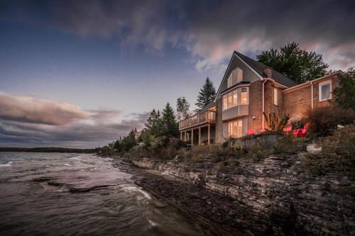 Lion's Head House | Baycrest Waterfront Escape