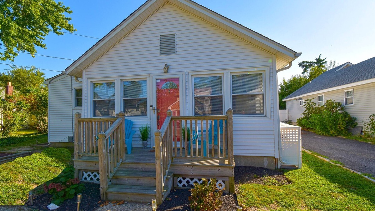 Villas House | BayDreamer ~Pool~Pet-Friendly~1.5 Blks from Bay