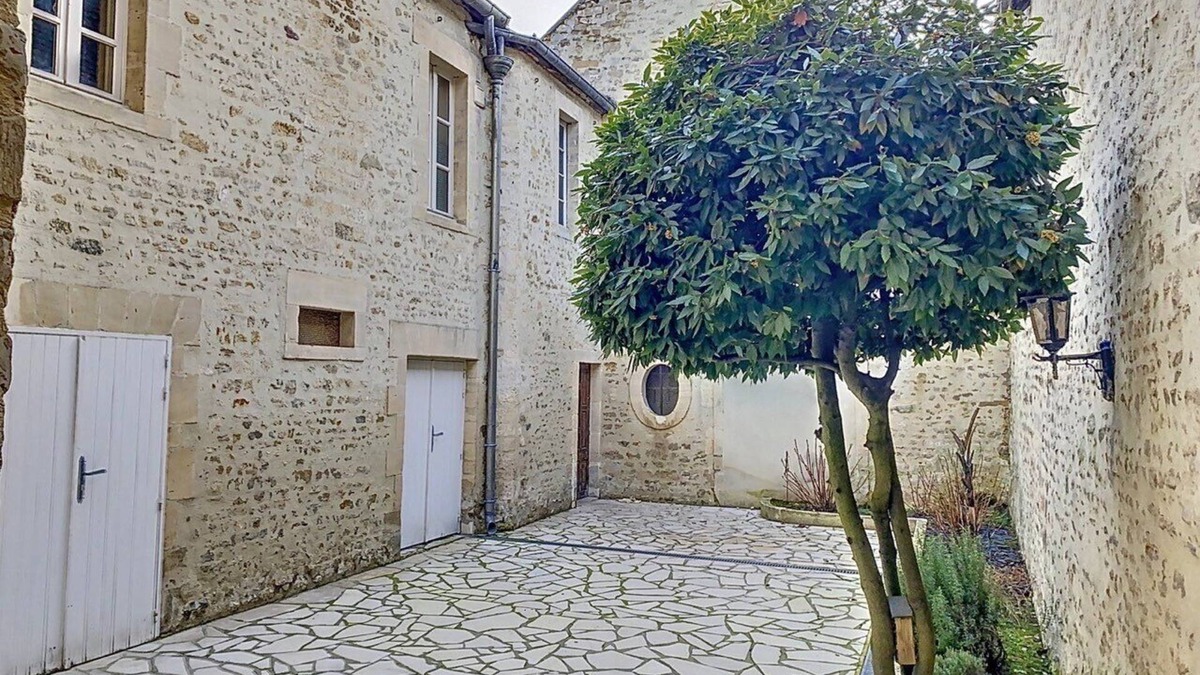 Bayeux Apartment | Bayeux, cosy studio apartment in the heart of the town center.