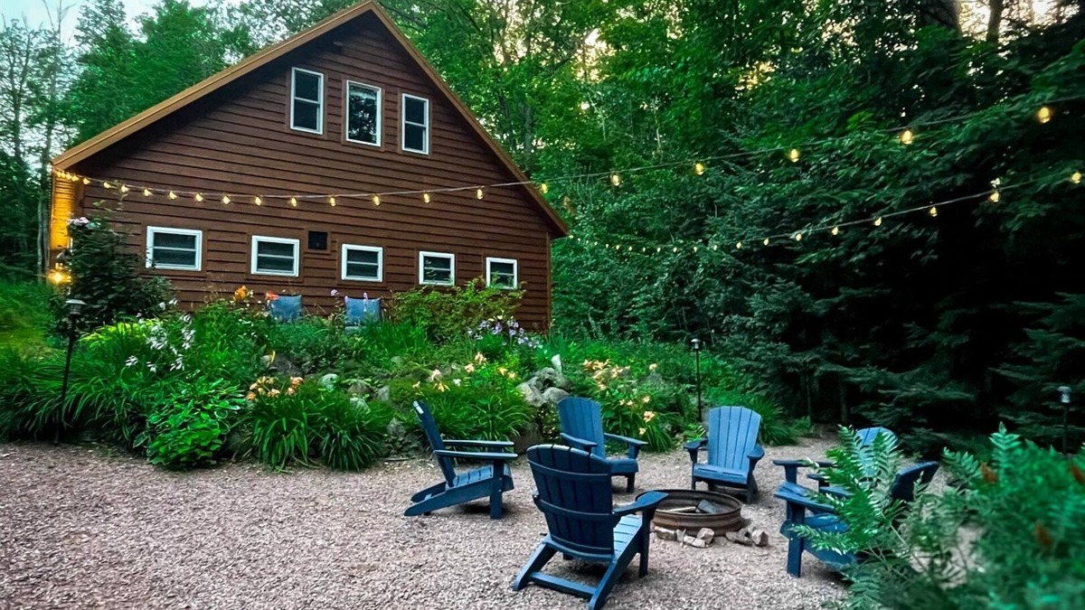 Bayfield Cottage | Bayfield Fruit Loop Retreat - Rock Garden Cottage in the woods
