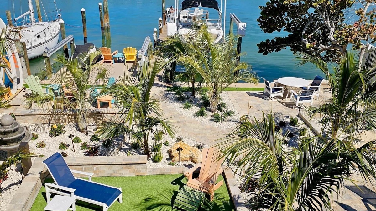 Treasure Island Apartment | Bayfront 2 Bedroom with Private Dock and Beach Access Riley's Retreat