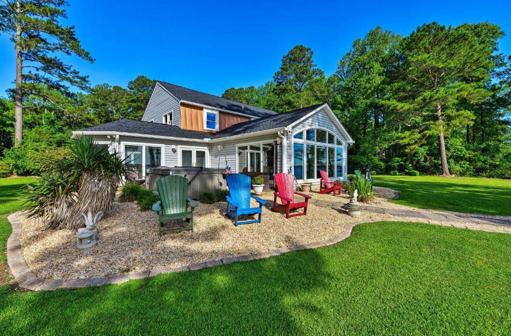 Chocowinity House | Bayfront Blounts Creek Home Private Beach and Dock!
