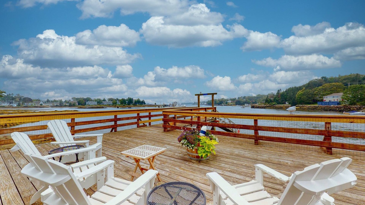 Boothbay Harbor Cottage | Bayfront Cottage on Mill Cove w/Private Dock & Furnished Deck - Walk Downtown