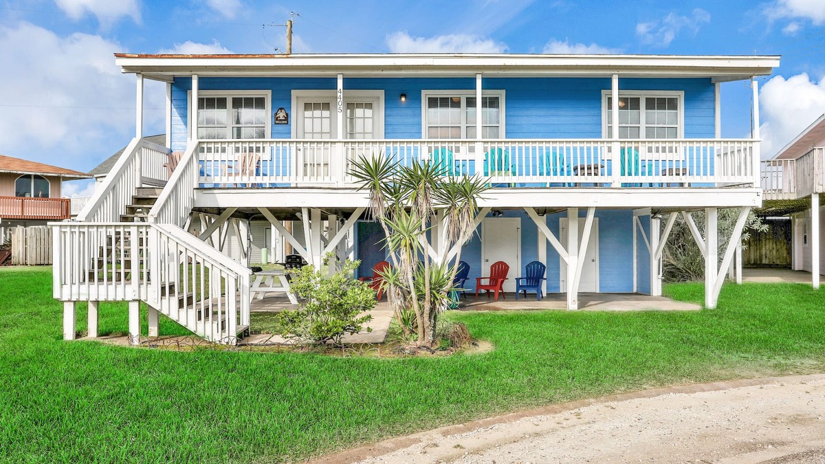 Acapulco Village Cottage | Bayfront dog-friendly home w/water views and dock access